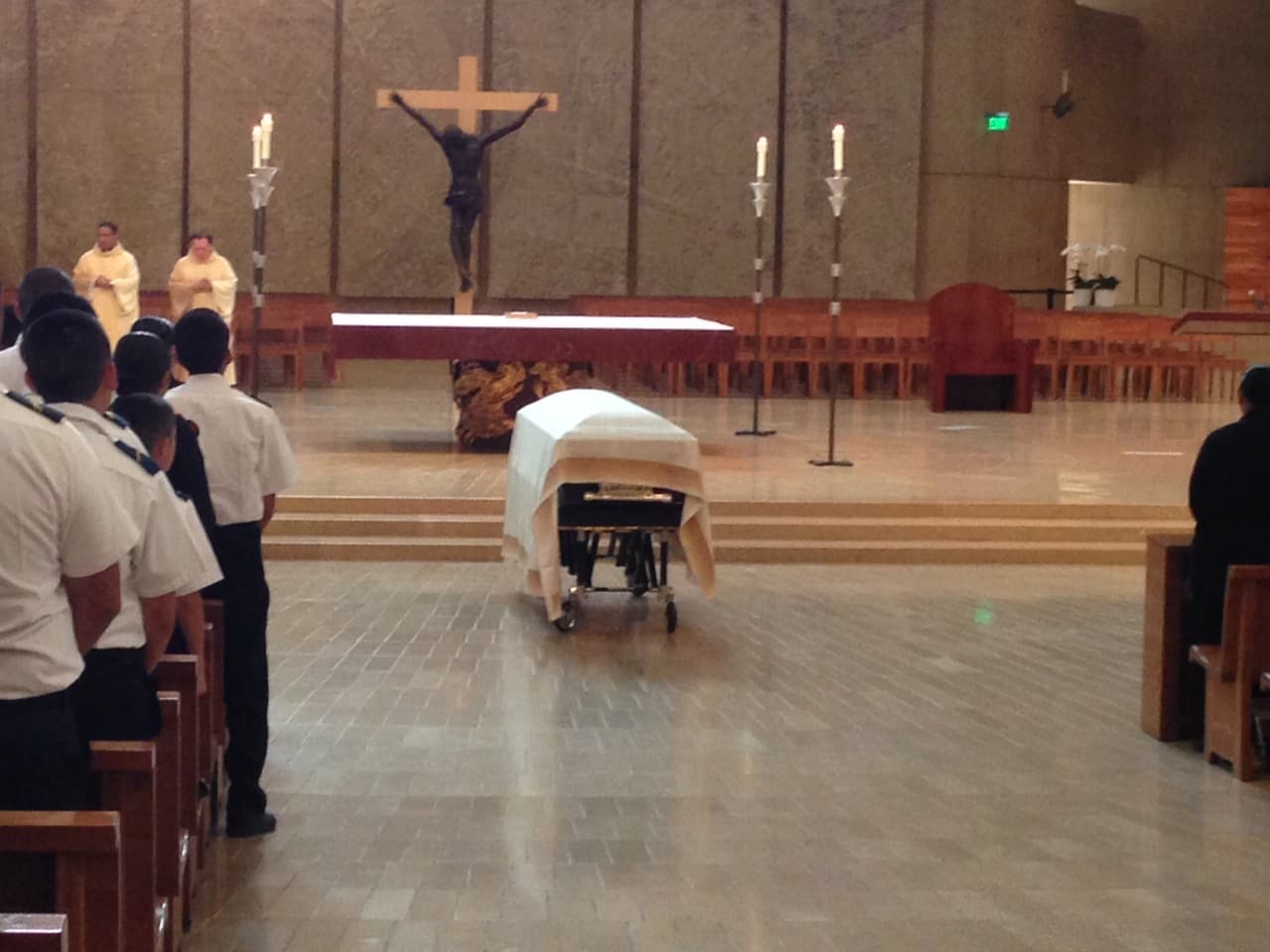 La misa contó con la presencia de personalidades de la ciudad, incluido el alcalde, Eric Garcetti.