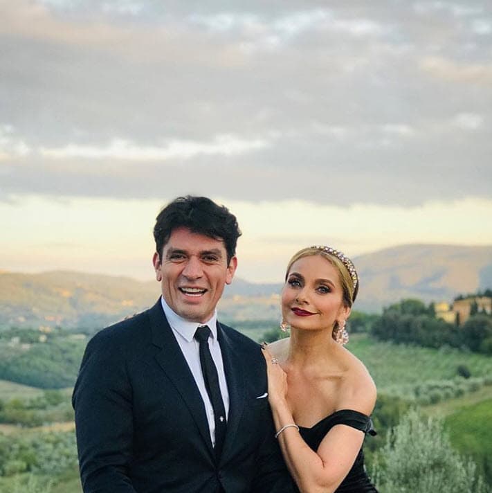 A pesar de sus reclamos, Álvarez asegura que con los años ha entendido las razones de su esposo: “Jorge me dijo que lo quería dar porque estaban las personas que yo mas amaba, que era mi papá, mi mamá, mi hermana, mi familia y obviamente sus papás”.