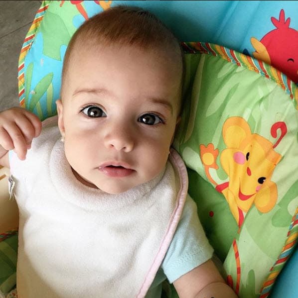 Osvaldo ya tenía un hijo con Cecilia Suárez cuando nacieron sus gemelas, sin embargo, el actor no ha podido críar a Teo de León, su primogénito, por los conflictos que tiene con su expareja.