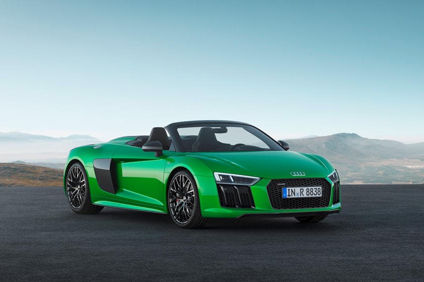 <b>Audi R8 Spyder V10 Plus</b>
<br>Precio: US$208,100
<br>Velocidad Máxima: 204mph (326km/h)
<br>0 – 60 mph: 3.2 segundos
<br>Motor: V10, 5.2Lts.
<br>Potencia: 610hp @7,800rpm