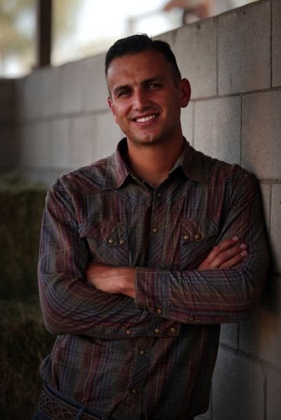 Adrian Nevarez es el galán del equipo. Es un principiante y tiene mucho que aprender, así que tiene mucho que demostrarles a los otros miembros del equipo.