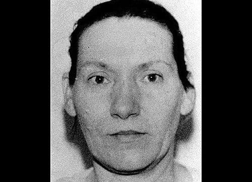 Judy Buenoano fue ejecutada el 30 de marzo de 1998 por electrocución en Florida. Era conocida como "La Viuda Negra" tras el asesinato de su esposo, James Goodyear. Antes había sido condenada por la muerte de su hijo paralítico, Michael Goodyear. Foto tomada de Murderpedia.