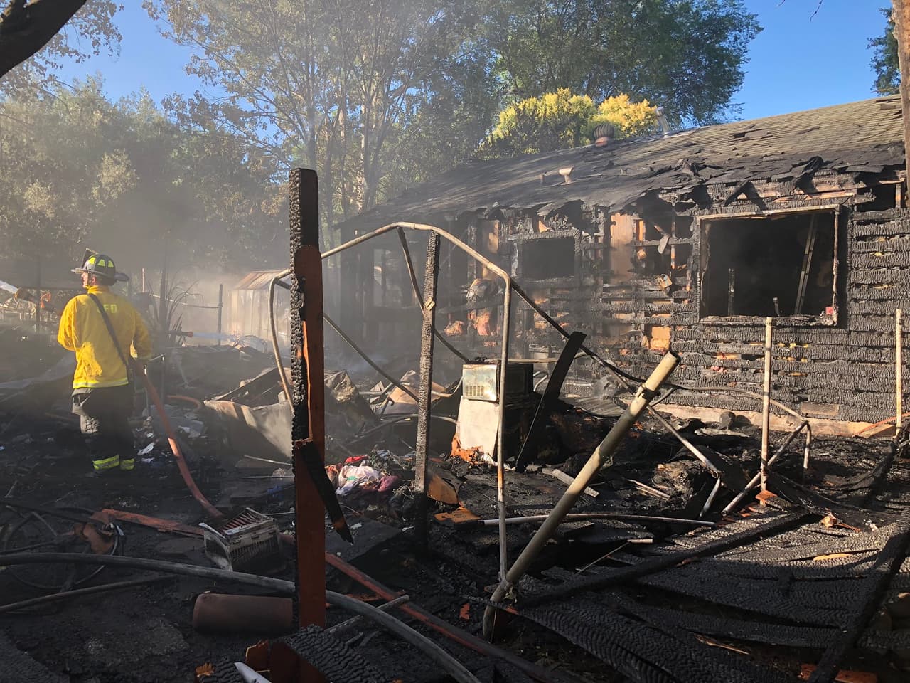 Las llamas se originaron en la cuadra 3000 de Marysville Boulevard