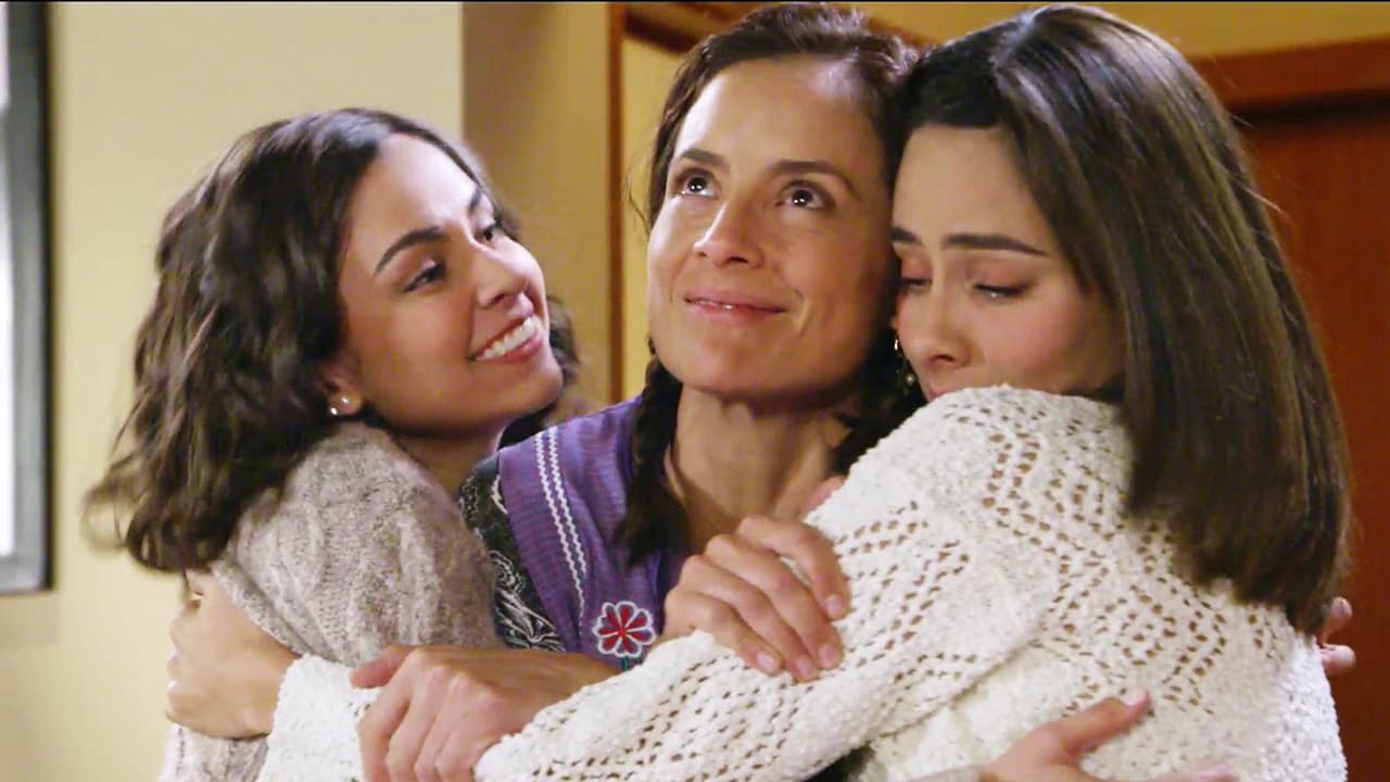 Ella es hermana de 'Fabiola' (Esmeralda Pimentel), ambas quedan al cuidado de 'Juana' (Marisol del Olmo) cuando 
<b>sus padres mueren</b>.