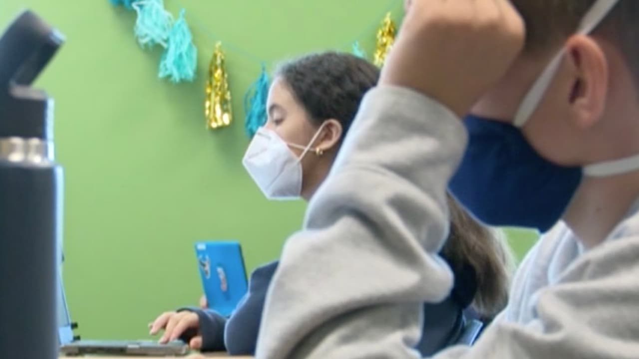 La recomendación del doctor Yudovich es no exponerse ante personas enfermas y usar mascarillas en lugares cerrados.