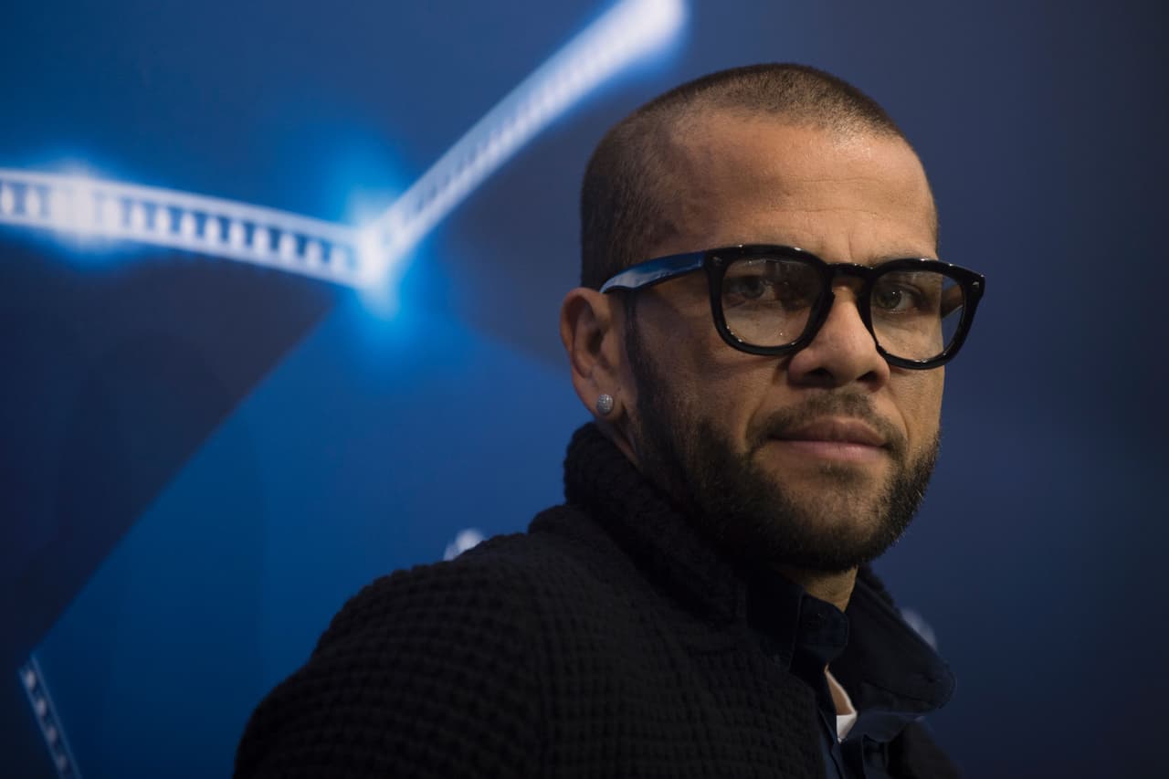Alves: "Directivos del Barça fueron falsos y desagradecidos conmigo"