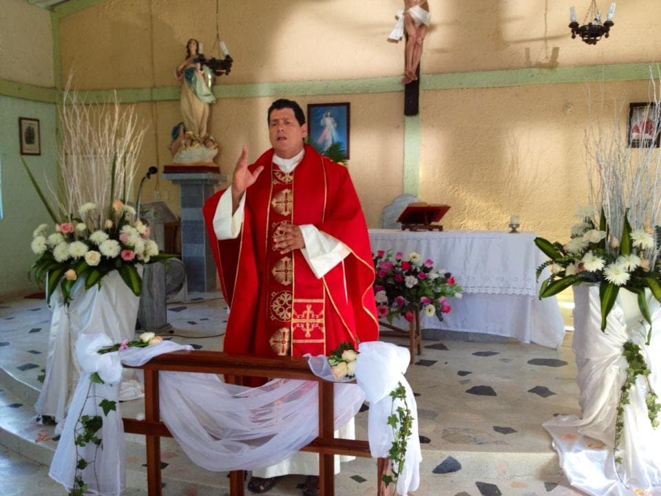 En 2012 interpretó al sacerdote Benancio en '¿Dónde carajos está Umaña?', donde en varias ocasiones le tocó interceder en las disputas que se suscitaban en el pueblo La Oportunidad.