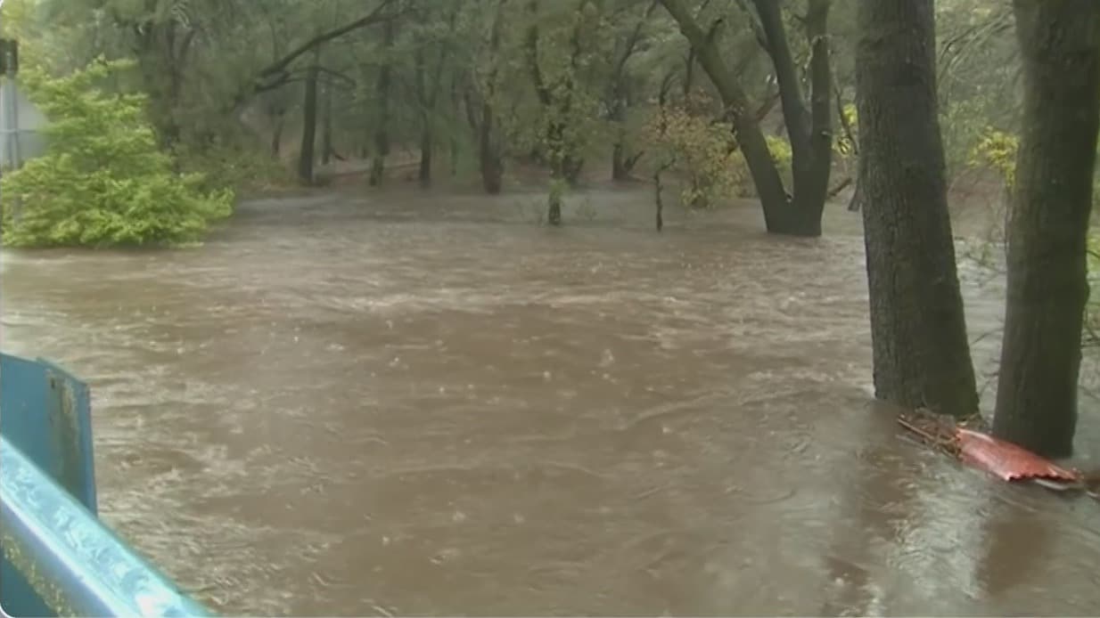 Alerta de evacuación y falta de energía eléctrica por ciclón bomba que dejará intensas lluvias en el país