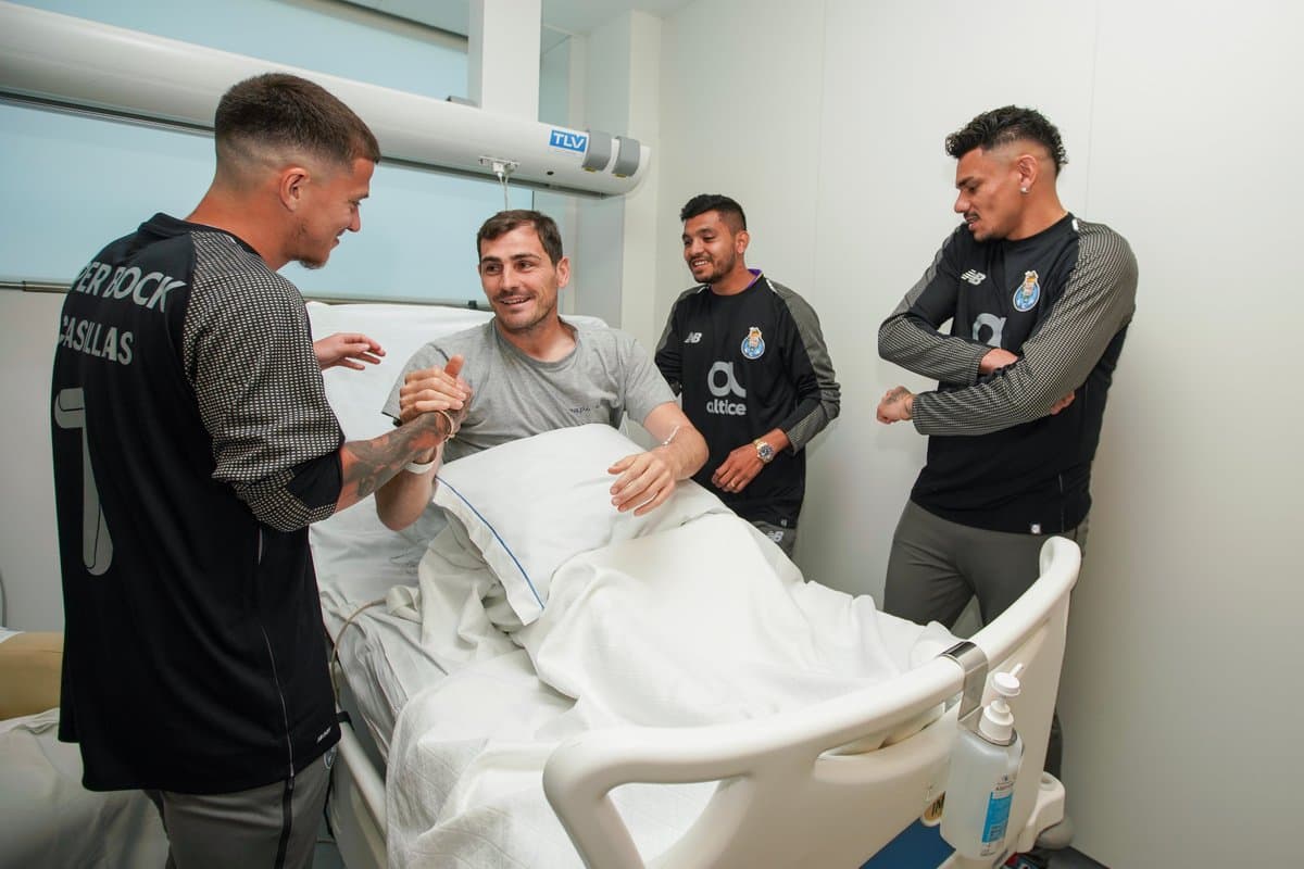 Algunos consejos de Iker Casillas a sus compañeros para seguir luchando por el título de Portugal.