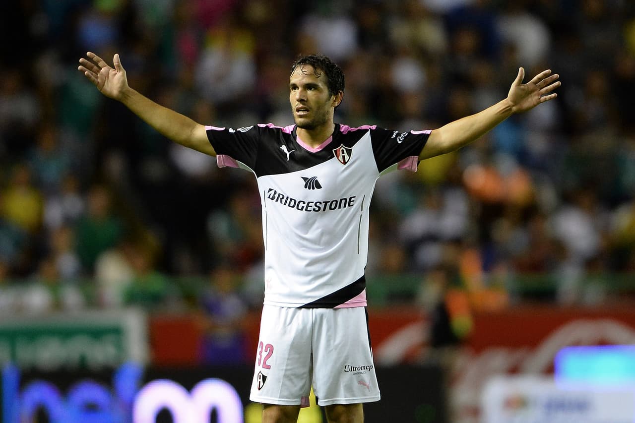 Álvaro González critica a Sambueza por mostrar el golpe que le dio Kannemann