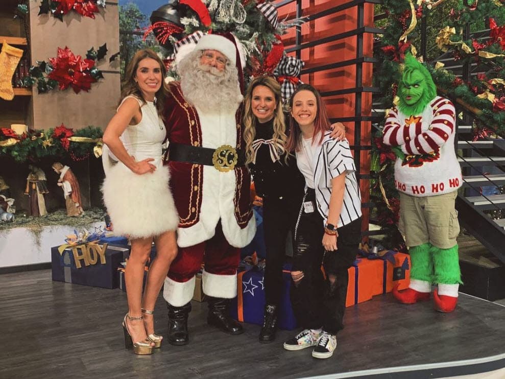 El 26 de febrero 
<b>Paulina González</b>, hija de Andrea Rodríguez, productora de Hoy, y prima de Andrea Escalona, celebró su 
<b>primer aniversario con su novia Pamela Rosendo</b>.
<br>