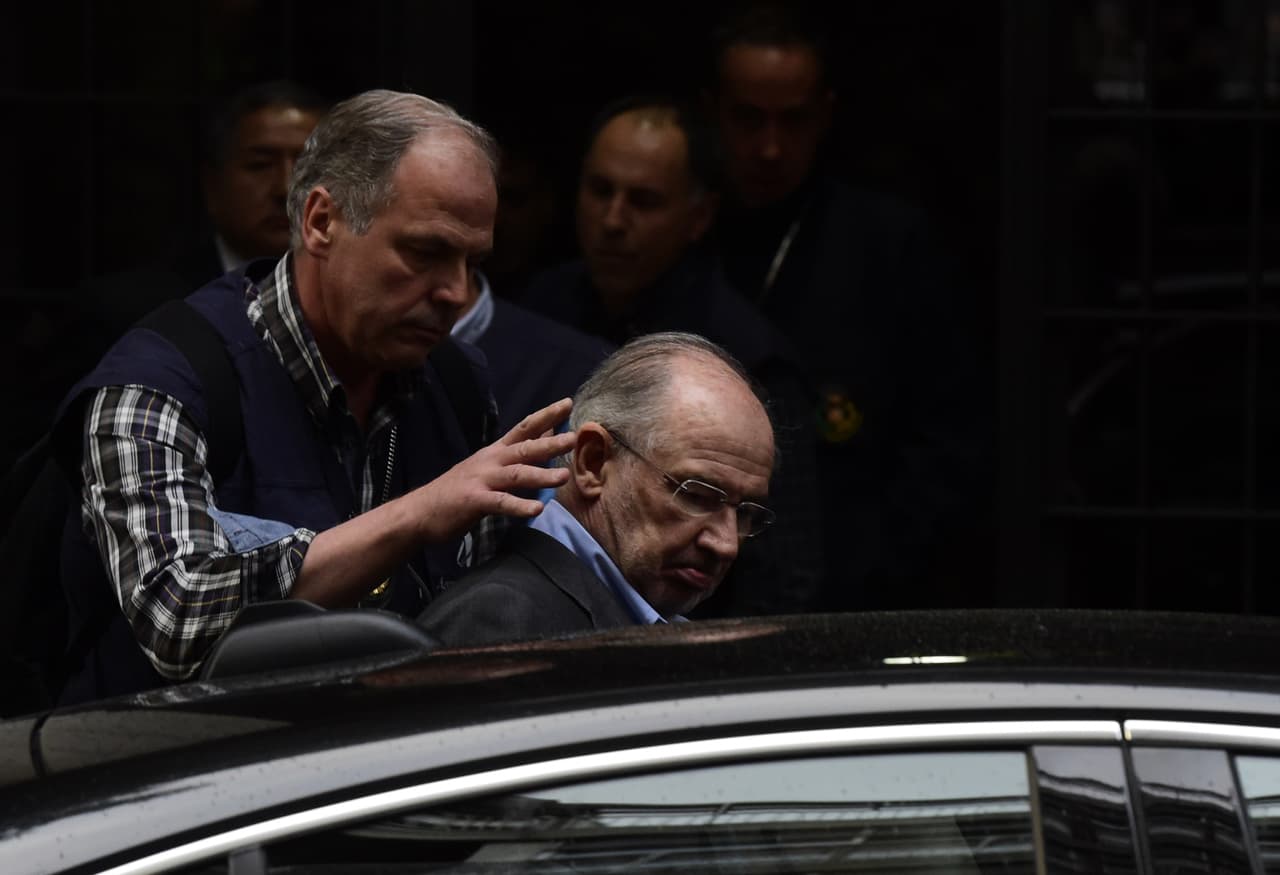 El expresidente de Bankia Rodrigo Rato fue detenido varias horas por el caso de las tarjetas black.
