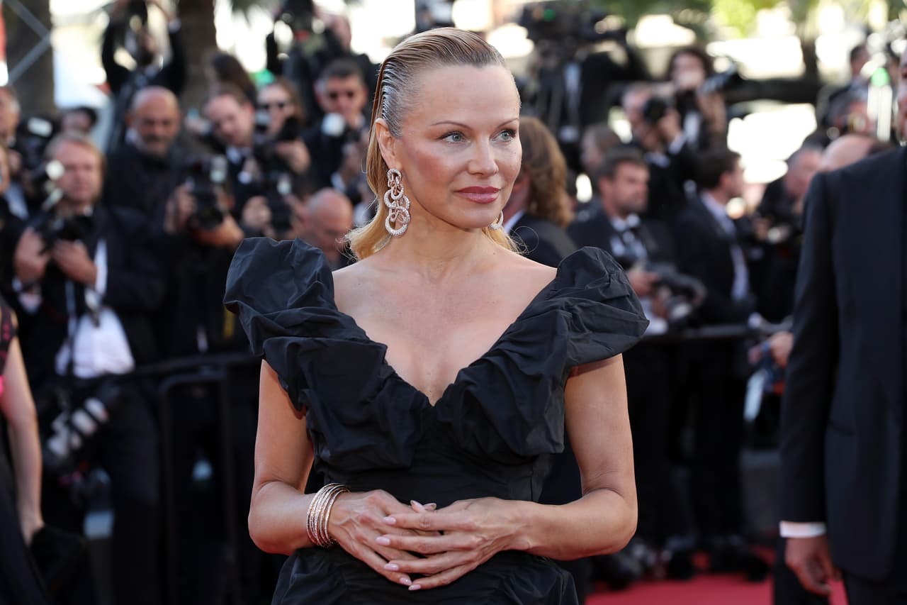 "Me conmovió la cálida acogida de mi unión con Jon", expresó Anderson en sus escuetas declaraciones.