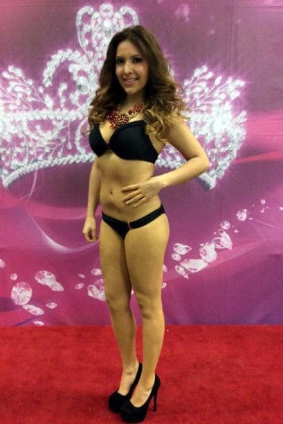 Esta bella chica es mexicana y audicionó en Chicago. Una de sus grandes pasiones es el fútbol. Esta mujer posee gran experiencia en los medios de comunicación, ya que trabajó en La Afición León al lado de Francisco Vela. La parte que más le gusta de su cuerpo son sus ojos. Su sueño es ganar Nuestra Belleza Latina para impulsar programas para el desarrollo profesional de las mujeres.