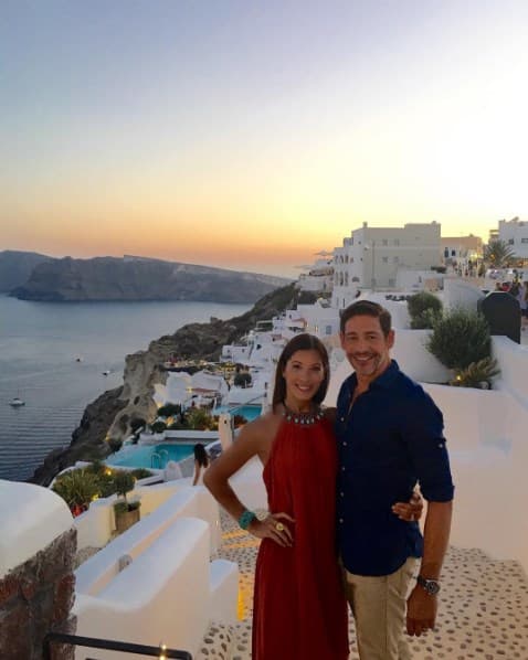 ¡Adiós Santorini! Así o más enamorados.