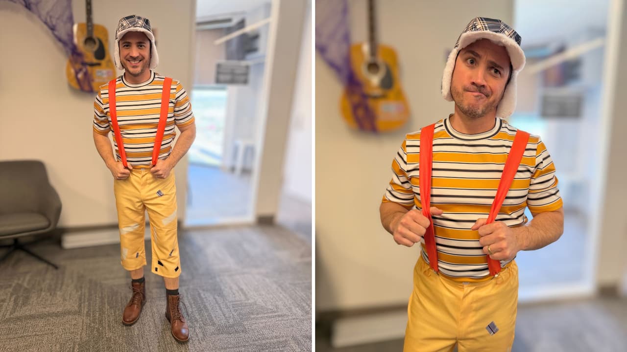 <b>¿Chavito, eres tú? 😄</b> Nuestro presentador y reportero Miguelángel Piñero, del noticiero de las 11:30 a.m., no solo está donde ocurre la noticia…
<b> también se metió de lleno en la vecindad.</b>
<br>Con su carisma,
<b> dio vida al inolvidable Chavo del 8 en un momento mágico que nos hizo reír y recordar juntos.</b>