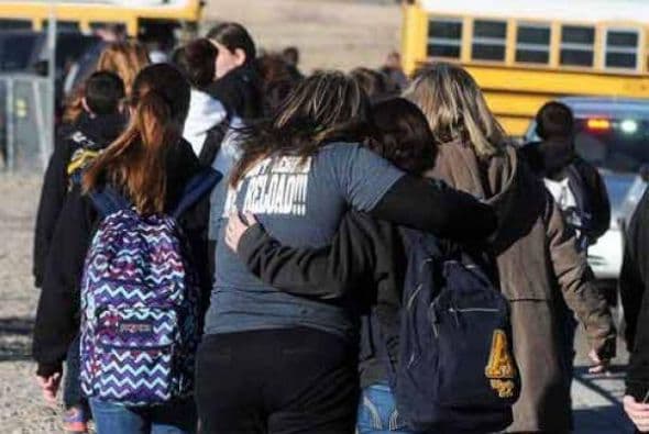 El distrito escolar, en su portal de internet, indicó que "ocurrió un incidente grave en la escuela", ubicada en la localidad de Murrysville. Foto tomada de Twitter.