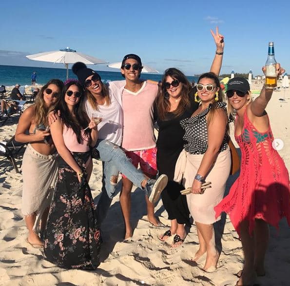 En esta foto Lili lleva puesto un gorro de nieve pues ese mismo día llegaron a Las Bahamas procedente Utha donde pasaron unos días esquiando.