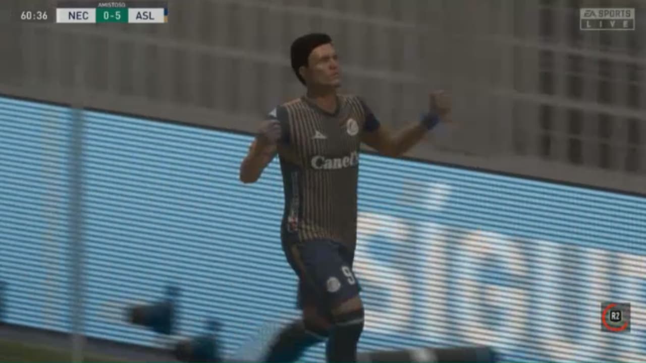 En el futbol virtual, Carlos Gutiérrez destrozó a Daniel Álvarez que terminó jugando con diez hombres.