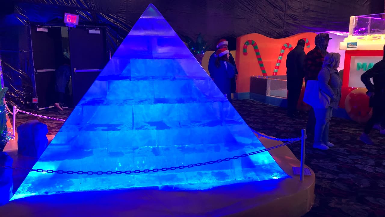 Para lograr esta exhibición se usaron dos millones de libras de hielo.