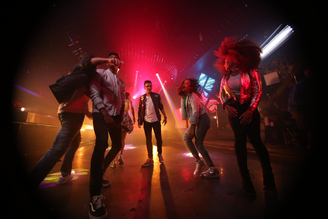 Abdiel, Fabyán, Alondra, Sofía, Verónica y Abel formaron la banda 
<b>Milenios</b>. “Cake by the ocean” fue el tema de su videoclip. Durante las grabaciones los chicos se diviertieron y hasta se sonrojaron al enterarse que había escena de beso.