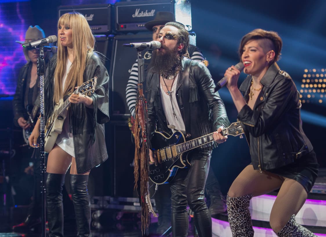 Gran lluvia de estrellas se dio cita, Carlos Rivera, Julión Álvarez, Ricardo Montaner, Moderatto, Kumbia All Starz y La Sonora Dinamita formaron parte de los musicales. La gran sorpresa de la noche fue el reencuentro de Pee Wee con los Kumbia All Starz, quien por desgracia fue el primer capitán eliminado junto con la Familia Gómez.