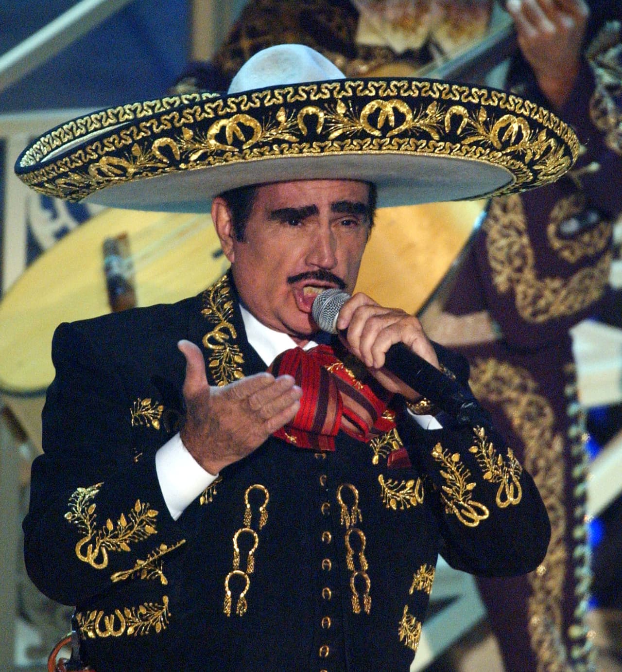 'El Charro de Huentitán' ha logrado diversos exitos por su talento, mismos que se han visto gratificados en galardones y múltiples discos de Oro, Platino y Diamante.
