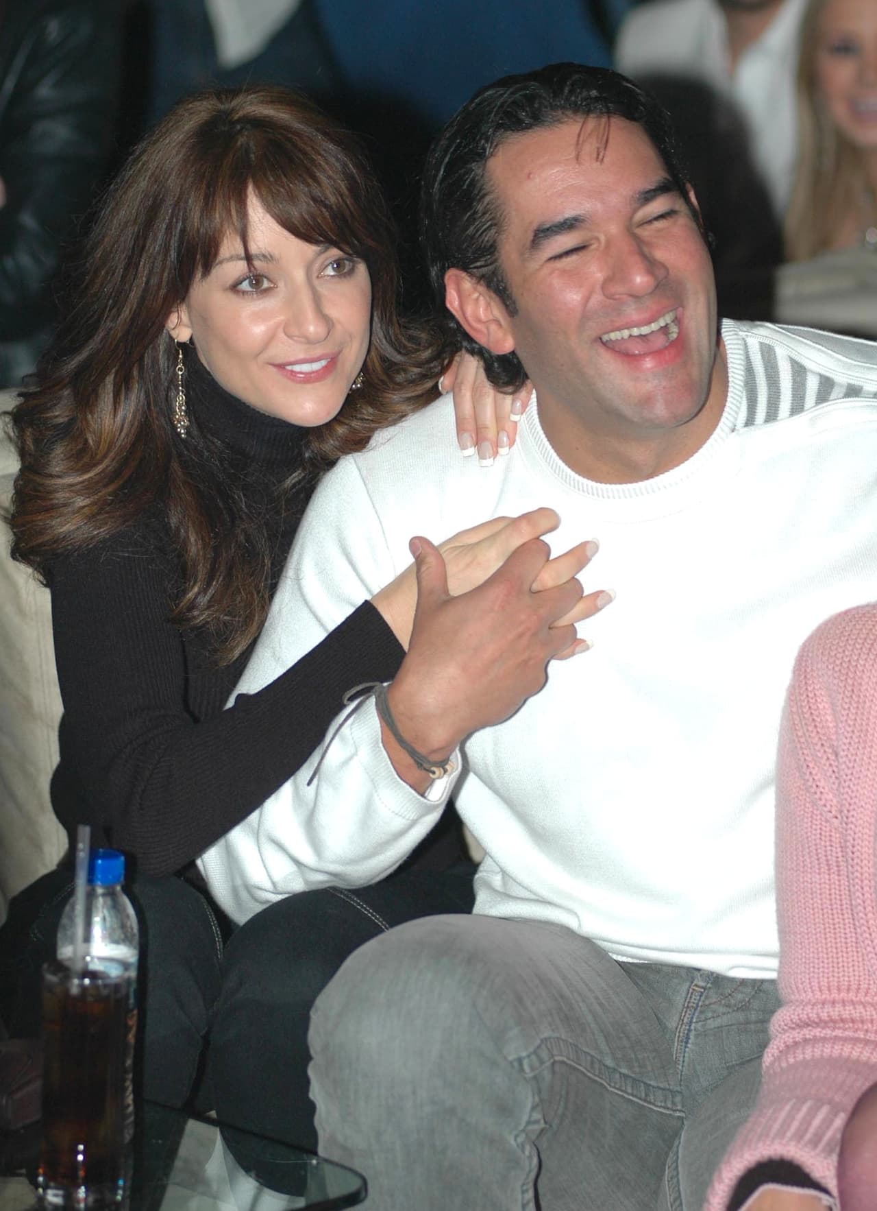 Santamarina coincidió con Susana González en 2003, durante las grabaciones de la telenovela 'Velo de novia', historia que protagonizaron. En ese proyecto 
<a href="https://www.univision.com/famosos/le-fue-mal-itati-cantoral-recuerda-cuando-corrio-a-susana-gonzalez-por-andar-con-santamarina-fotos" target="_blank">se enamoraron mientras él estaba casado con Itatí</a>. En 2004, el actor y Cantoral 
<a href="https://www.univision.com/entretenimiento/sufri-muchisimo-asi-hablo-itati-cantoral-sobre-su-separacion-de-eduardo-santamarina" target="_blank">se divorciaron</a>.