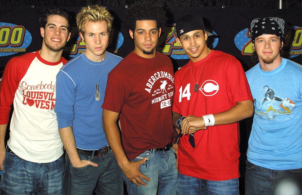 O-Town es una boy band que surgió a raíz de un canal musical de televisión en 2000, se disolvió en 2003 y volvió a resurgir en 2015.