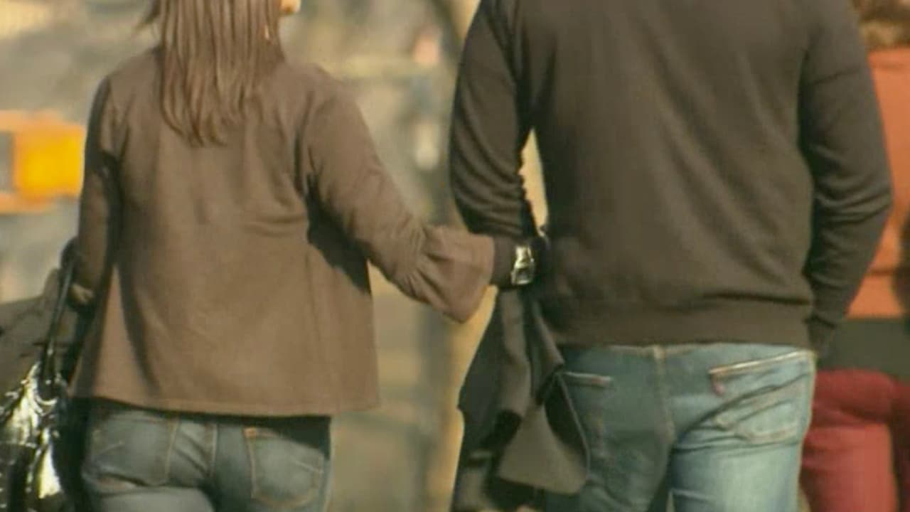 Si desarrollas una relación romántica con alguien que conociste en línea, investiga la foto y el perfil de la persona mediante búsquedas en línea para ver si la imagen, el nombre o los detalles se han utilizado en otro lugar.