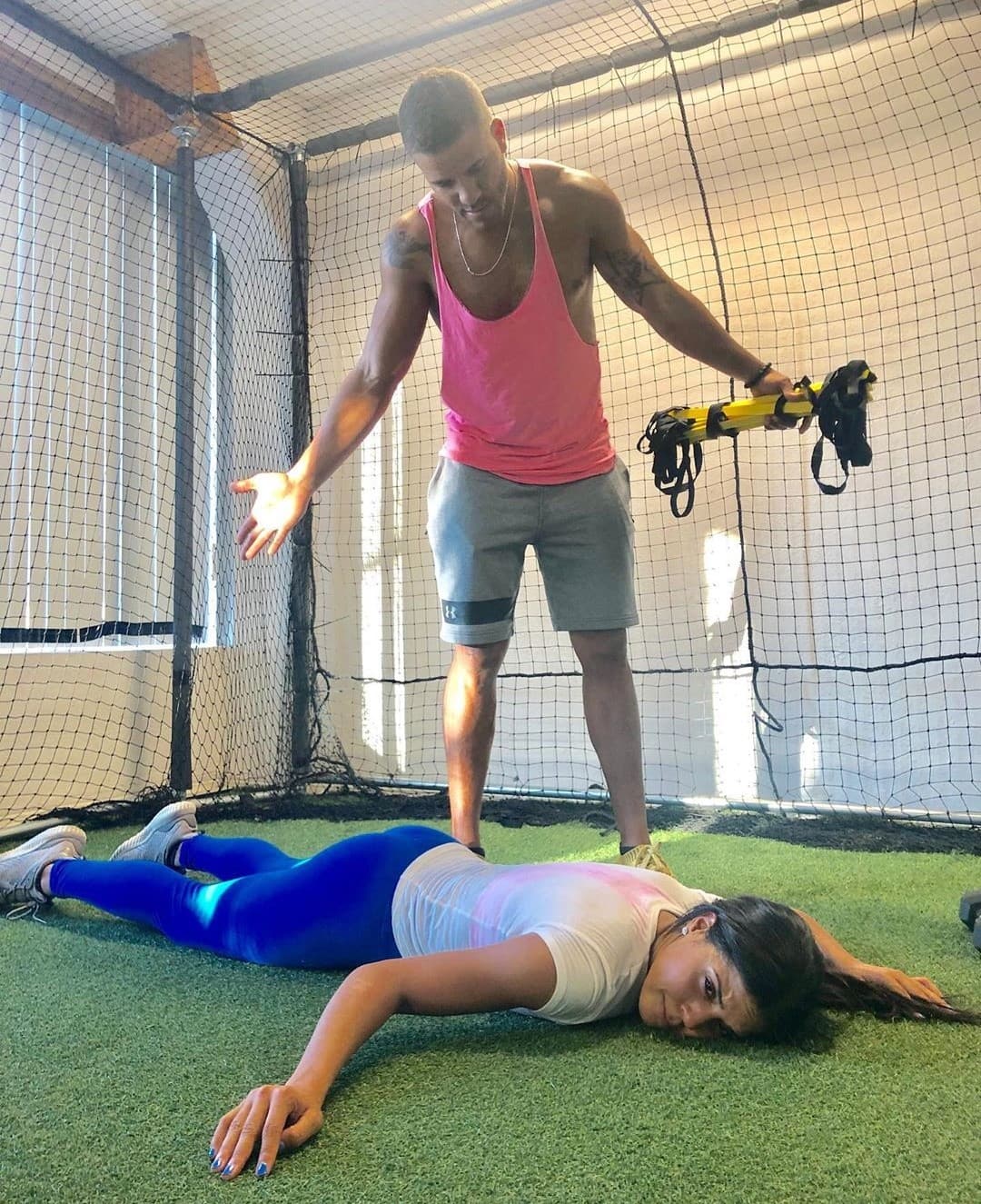 Francisca Lachapel no había entrenado por una semana y fue después de que retomó el ejercicio que tuvo el episodio de dolor. “No lo veo por una semana y luego en un solo día quiere acabar conmigo (Yasmany dice que sabe para lo que doy ¡Vamos!)” escribió la conductora al pie de esta imagen.