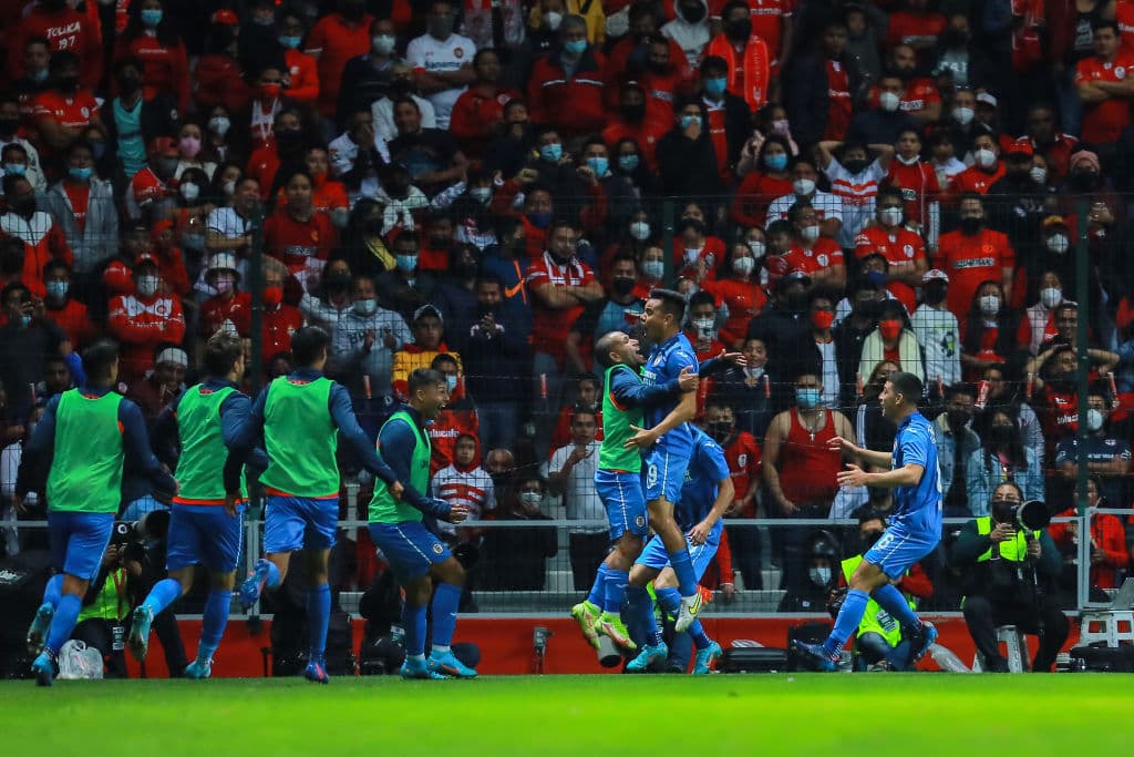 Cruz Azul volvió a mostrar su mejor versión y le pasó por encima y goleó por 1-4 a Toluca, gracias a los tantos de Juan Escobar, Charly Rodríguez y un doblete de Santiago Giménez.