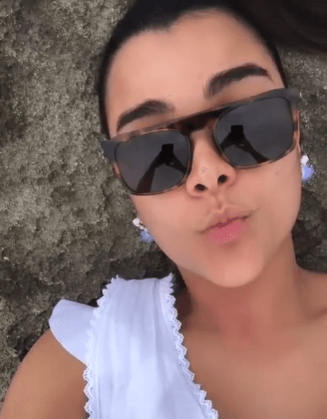 Al día siguiente, Clarissa disfrutó de los placeres naturales de Isabela, Puerto Rico, con un selfi que sorprendió a sus seguidores.