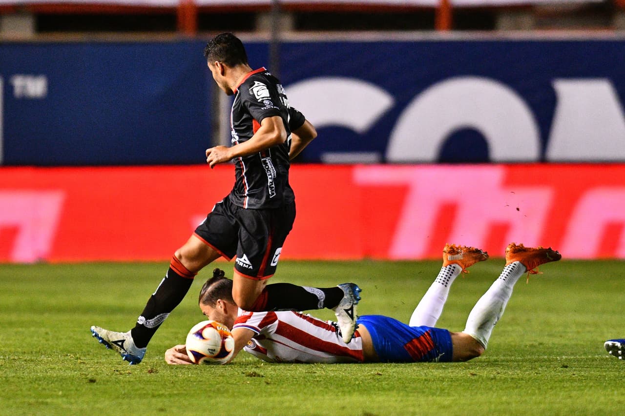 Con doblete de Nicolás Ibáñez y gol de Ramiro González los potosinos vencen 3-1 a las Chivas y se quedan con los tres puntos.