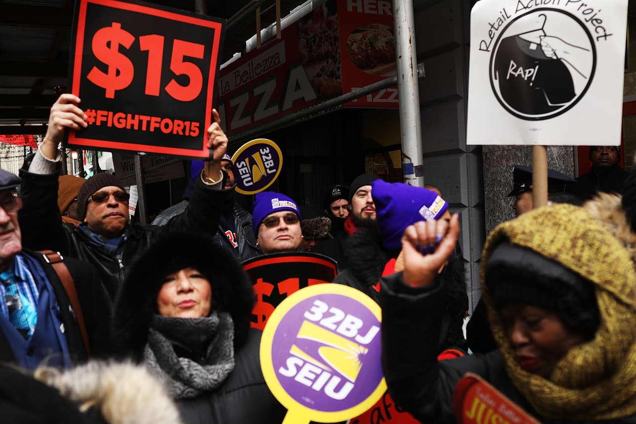 Dónde debería subir más el sueldo mínimo en EEUU