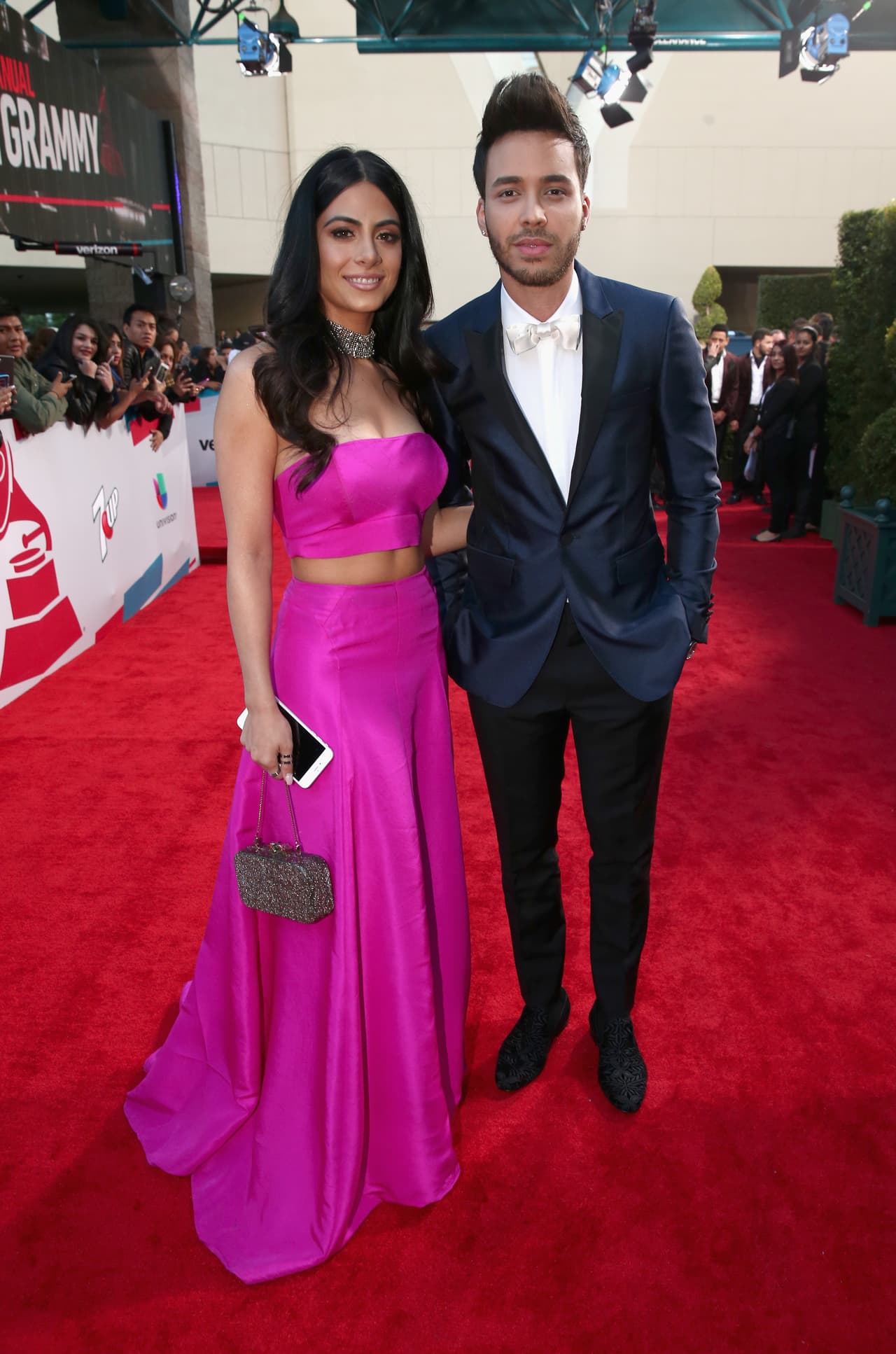 El intérprete Prince Royce destacó en la gala de los Latin GRAMMY de 2015 por estar acompañado de su novia, la actriz canadiense Emeraude Toubia, quien no se despegó ni un instante de su lado durante su presencia en el MGM Grand Garden Arena, en Nevada.
<br>La asistencia de los dos fue muy especial, ya que ese día hicieron pública su relación, convirtiéndose años más tarde en una de las parejas más estables y queridas.
