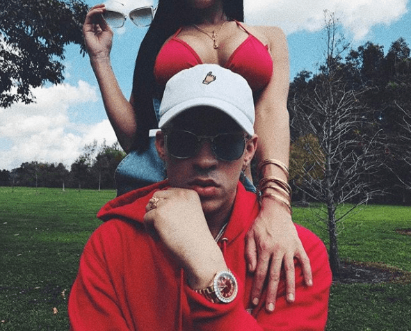 Incluso, ha portado este lujoso estilo en la filmación de videos como 'Si tú lo dejas', single junto al que grabó al lado de Farruko, Nicky Jam y King Sosa.