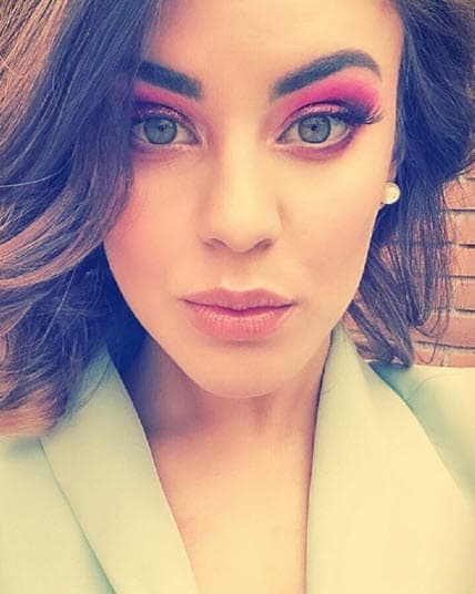 "Estoy viviendo este viaje de vida que lo quiero aprovechar, quiero ser feliz y que dure lo que dure”, dijo para 
<a href="https://www.youtube.com/watch?v=hH86XqQjnvE" target="_blank">Ventaneando</a> el 1 de junio respeto a su relación con la joven cantante, a quien le lleva 18 años.