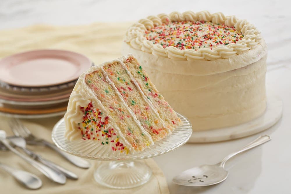 <b>Piece of Cake </b>
<br>Dirección: 3215 Roswell Rd NE Atlanta, GA 30305
<br>Teléfono: (404) 351-2253
<br>Sitio web: 
<a href="https://www.pieceofcakeinc.com/">https://www.pieceofcakeinc.com/</a> 
<br>
<a href="https://www.yelp.com/map/piece-of-cake-atlanta-17">Cómo llegar</a>
<br>
<br>Se promocionan así: “Hacemos pasteles, cupcakes y golosinas caseras. Nuestros pasteles hechos desde cero están disponibles todos los días y también por rebanada. También ofrecemos entrega local y nacional de nuestros pasteles”.