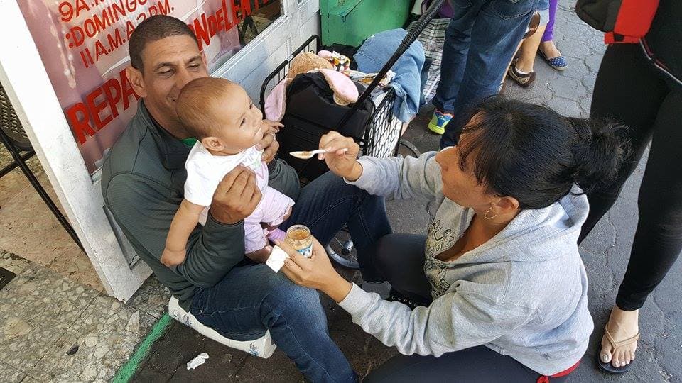 Las familias de cubanos que se quedaron varados del lado mexicano de la frontera esperan un milagro.
