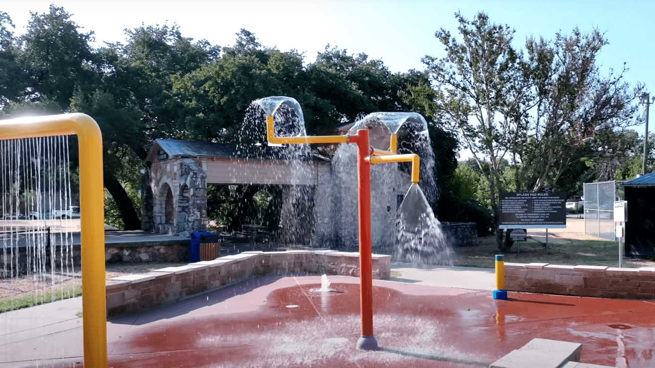 🌊 
<h3 class="cms-H3-H3">Bailey Splash Pad</h3>
<br>📍 1201 W 33rd St
<br>📞 512-974-9332