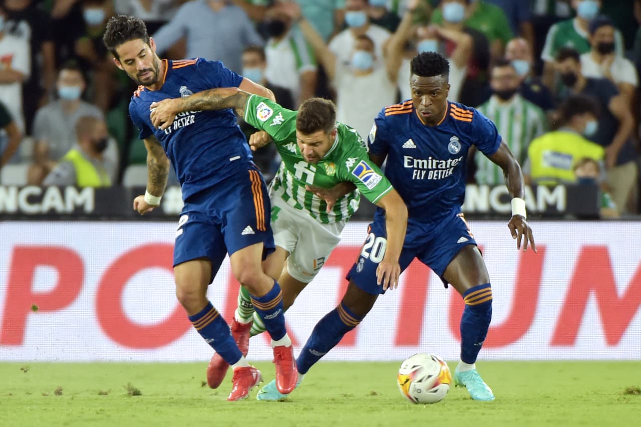 Real Madrid sacó los tres puntos en su visita al Betis en un encuentro con emociones hasta el último minuto.