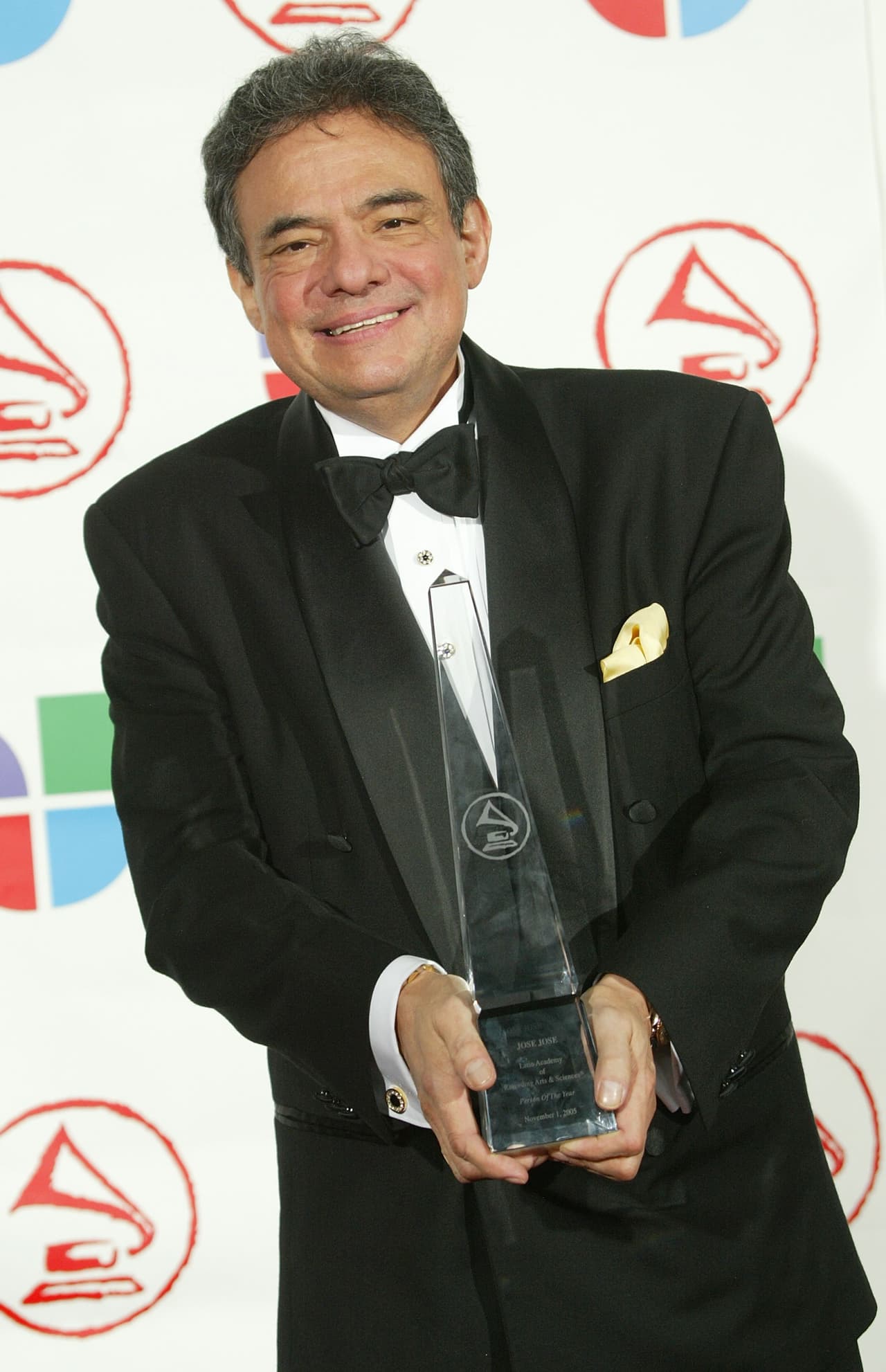 José Rómulo Sosa Ortiz es José José, mantuvo su primer nombre y se agregó el otro 'José' por su papá.