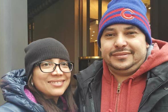 "Obama pasará a la historia por ser el primer presidente de minoría en este país y fue muy amigable. Si tuviéramos que calificarlo le pondríamos un cinco, porque dejó muchas cosas inconclusas para la comunidad hispana y que había prometido, pero al presidente que viene le doy un cero y eso que aún no ha empezado", dijeron Verónica Vallejo, empleada del ayuntamiento, y Roberto G, ingeniero de mantenimiento.