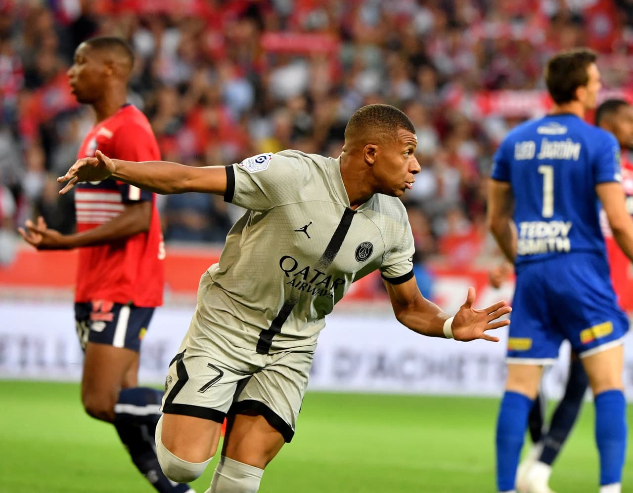 París Saint Germain se dio un festín de goles como vistante ante Lille y se afianzó como líder de la Ligue 1.