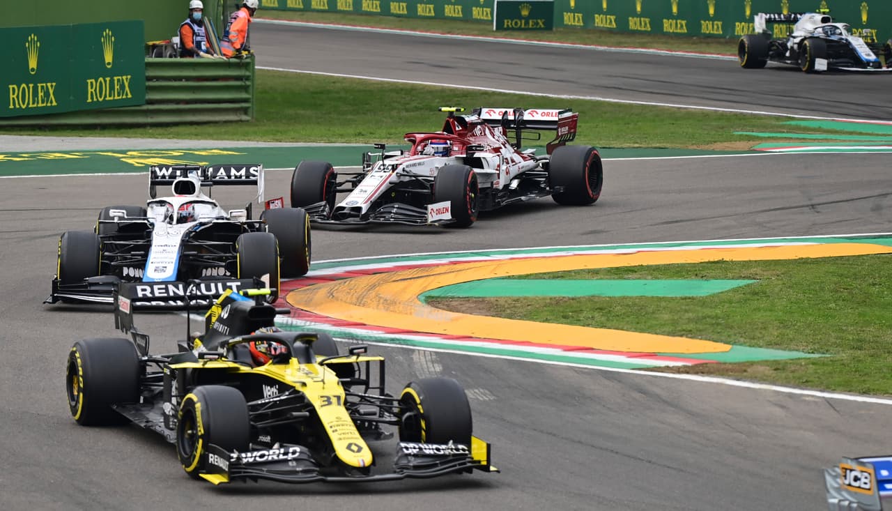 Lewis Hamilton se lleva el primer lugar en el Gran Premio de Emilia Romagna. El mexicano Sergio Pérez tuvo oportunidad de quedarse con un lugar en el podio pero Valtieri Bottas y Ricciardo fueron los pilotos ganadores. El equipo de Mercedes Benz queda campéon de constructores 2020.