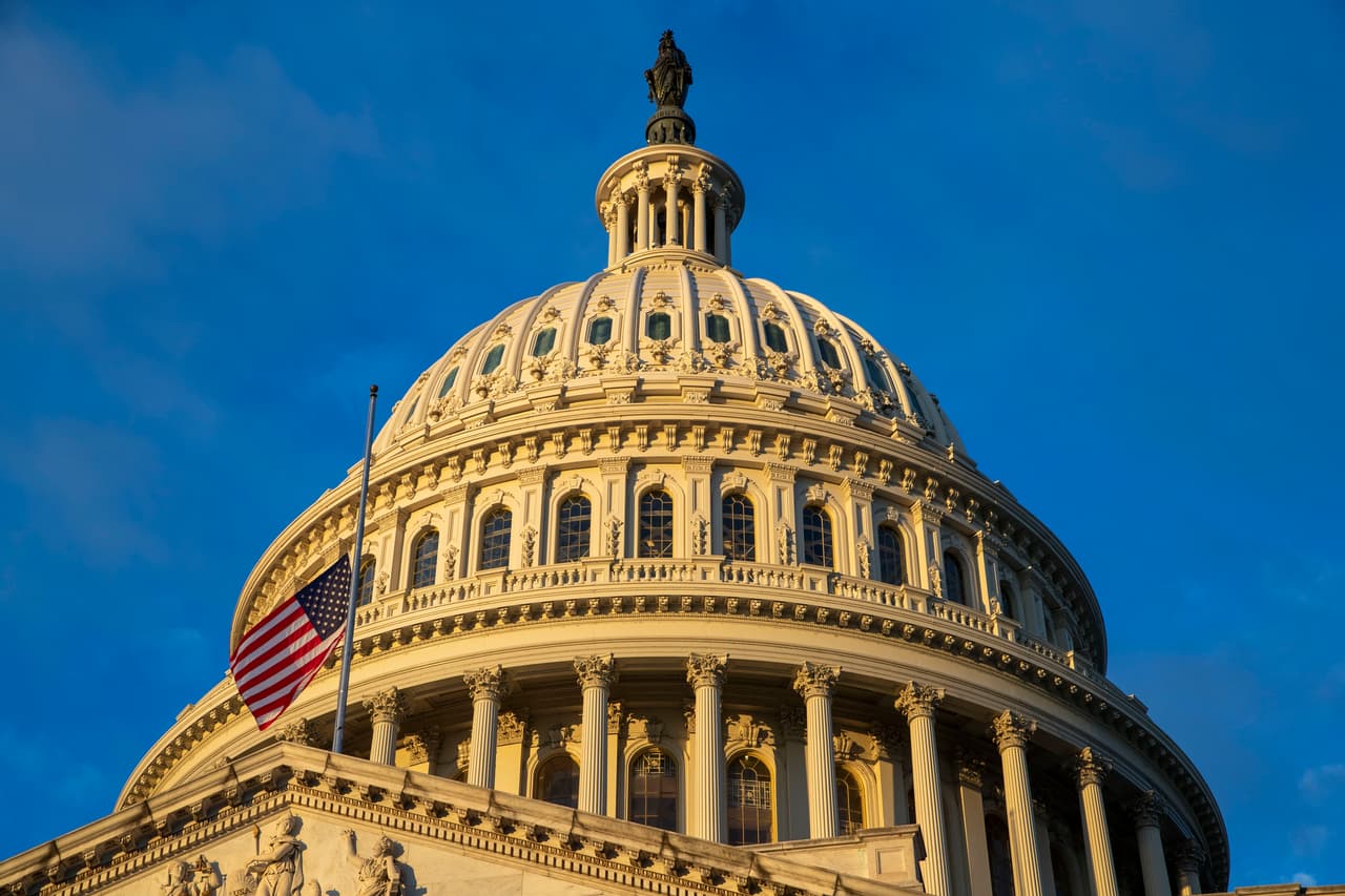 Demócratas advierten que los republicanos buscan presentar enmiendas antiinmigrantes en proyecto clave