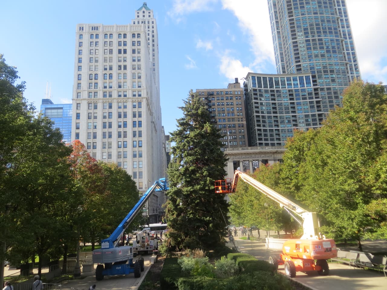 El espíritu navideño ya se siente en la ciudad de los vientos.