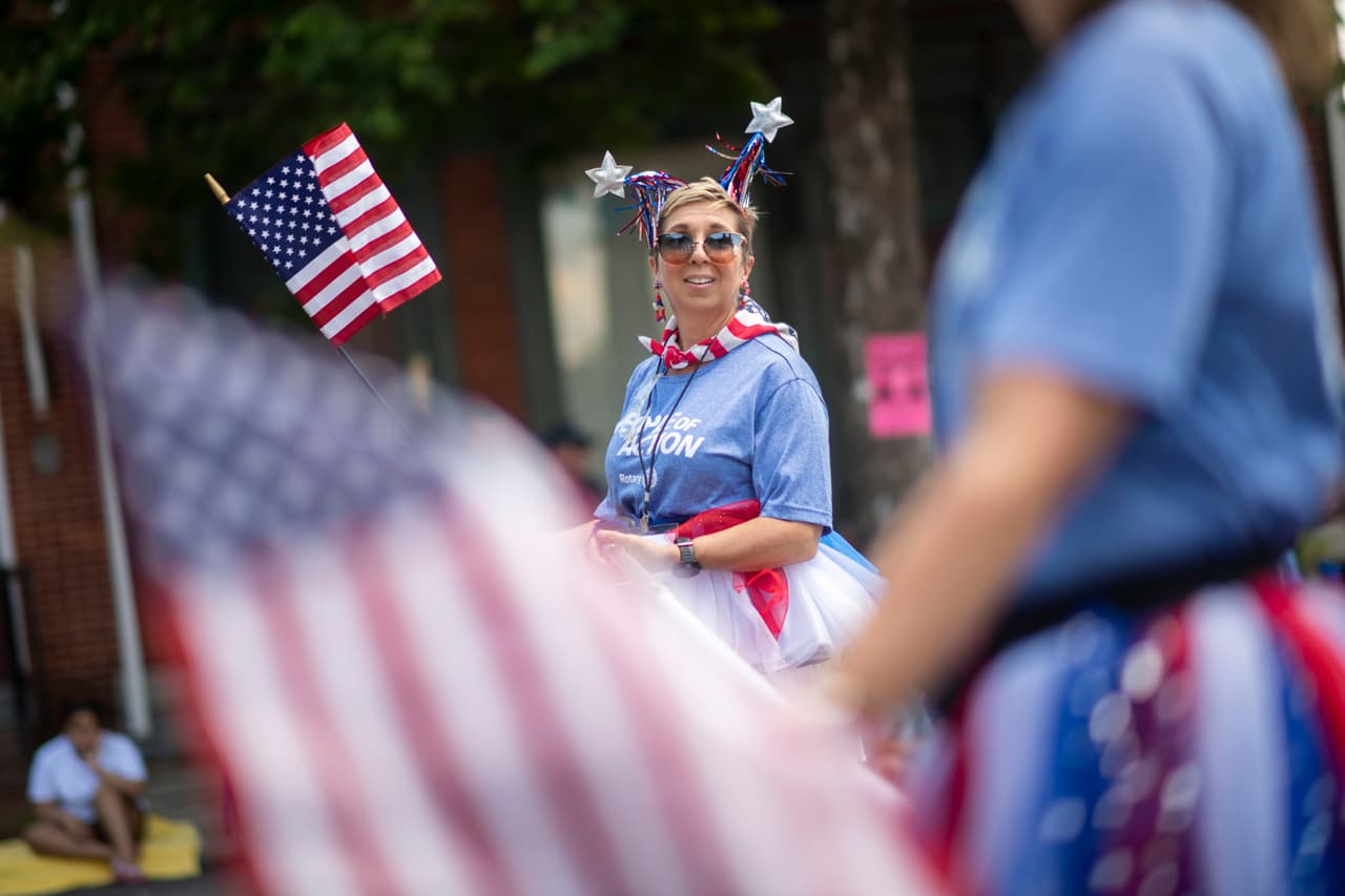 La comunidad puede traer sillas de patio, cobijas, hieleras, coches, comida y bebidas para estar a gusto.