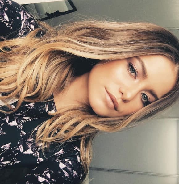 Sofía compite como Artista Femenino del Año en la categoría General y en la de Pop - Rock.